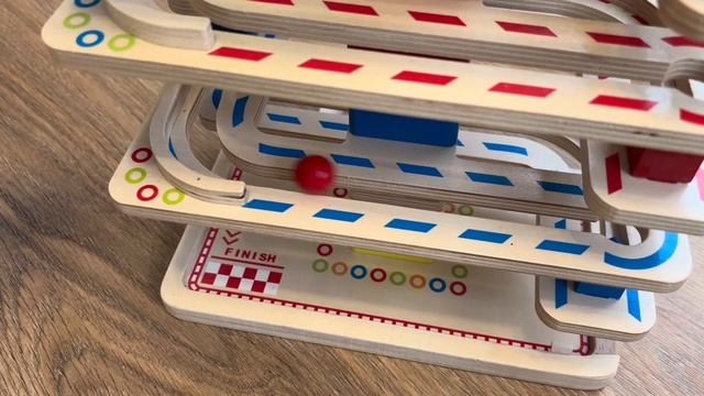 Деревянные шарики. Развлекательное видео для детей. Игрушка деревянные шарики катаются asmr смотреть онлайн