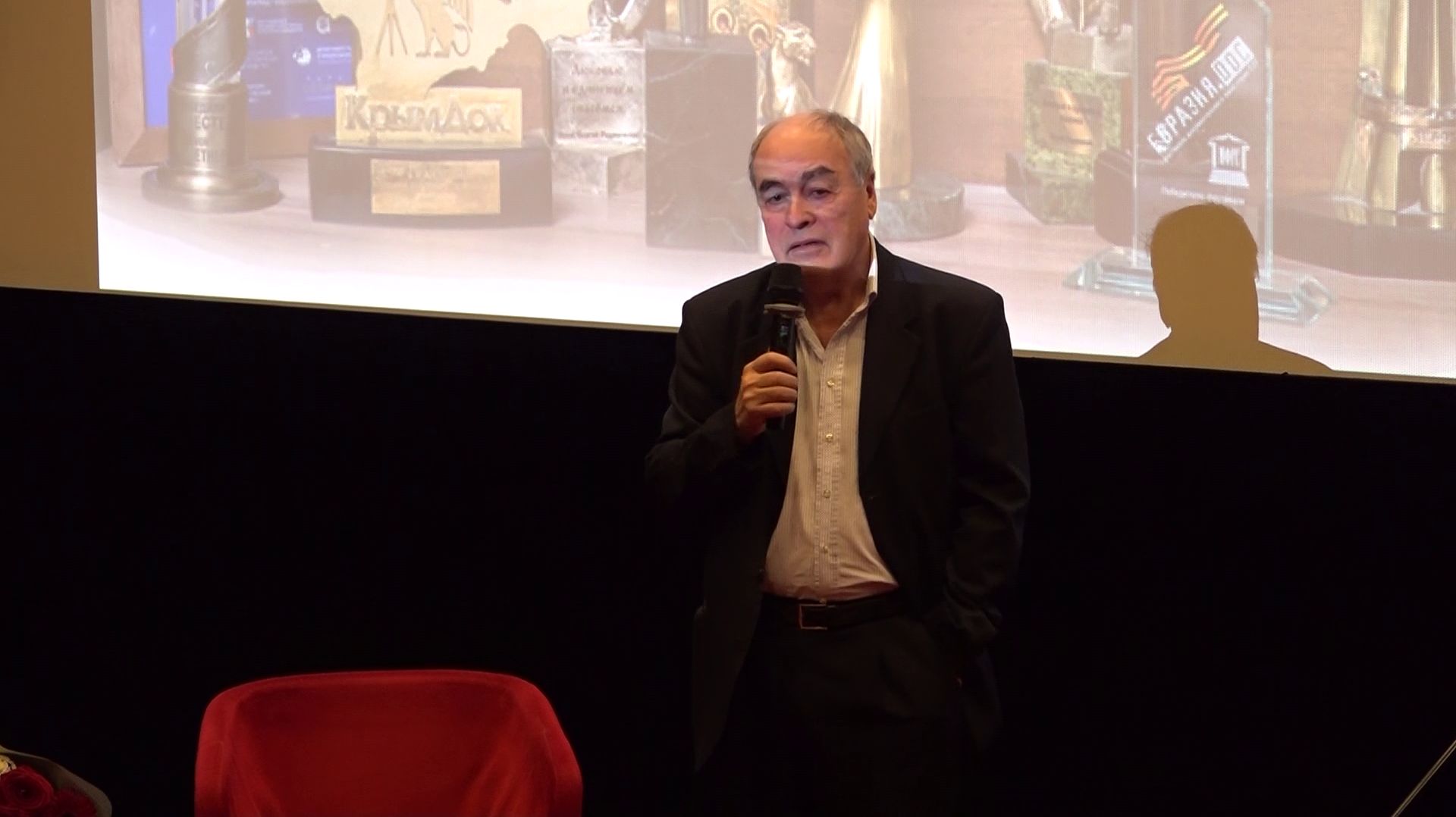 Режиссер Владимир Эйснер в свой 70-летний юбилей представил новый фильм «Авиатор»