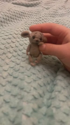 Мышонок спит