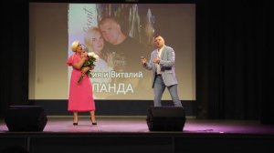 Букет из белых роз.
Автор слов и музыки — Сергей Паради
Пою с женой.