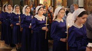 Учащиеся Русской Православной школы помолились за Литургией на Введение во храм Пресвятой Богородицы