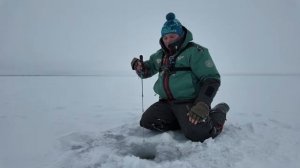 Вот это рыбалка!🔥🔥🔥Зимняя ловля мощного окуня на балансиры!Таёжное озеро ХМАО.Рыбалка со льда❄️