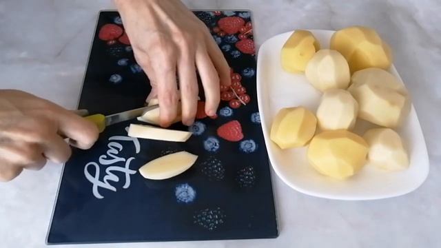Суп с сельдереем могу есть хоть каждый день. Насыщенный вкус, полезный, да просто объеденье