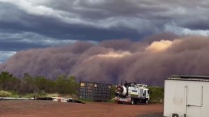 Шахтеры попали в эпицентр пыльной бури в отдаленной пустыне Танами на севере Австралии