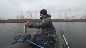 НАТАСКАЛ ЩУК ИЗ ГЛУБОКОГО ОМУТА. Сердце в пятки от таких поклевок. Рыбалка на спиннинг осенью