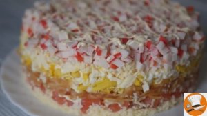Слоёный салат с крабовыми палочками