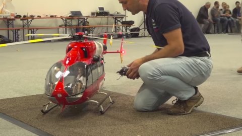 Летающая модель вертолёта