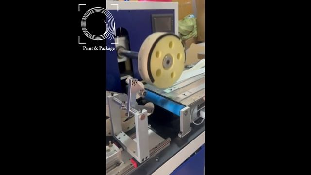 Полуавтоматическое оборудование для каширования круглой коробки смотреть онлайн