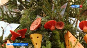 На Спасской начали украшать новогодние ели районов Кировской области