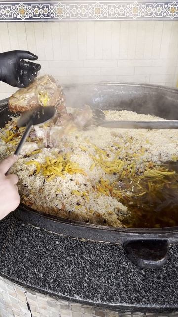 Центр плова Ташкента #плов #osh #узбекистан #вкусно #казан #еда #мясо #ош #казы #нут #узбекскийплов