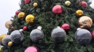 Песня про ёлочку у  метро "Новокузнецкая"