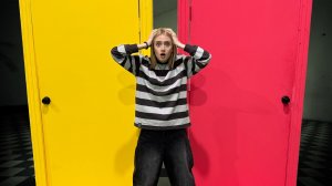 Красная ДВЕРЬ желтая ДВЕРЬ ! СТРАШИЛКА в Реальной Жизни !