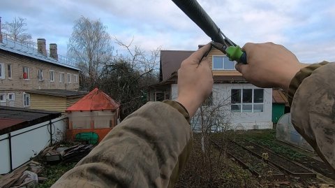 Да будет свет-Сказал я-И полез на высоту протягивать кабель!