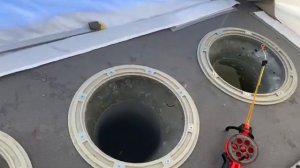 Первый ЛЁД, лунки в камыше, МОЩНЫЕ ПОКЛЕВКИ! Зимняя рыбалка 2025