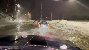 Мощный циклон парализовал Камчатку и Магадан. Ураганный ветер, снег и аномальное тепло