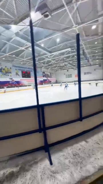 Родители юных хоккеистов пожаловались на нехватку льда в ФОК «Лидер»: дневные часы отдают взрослым л