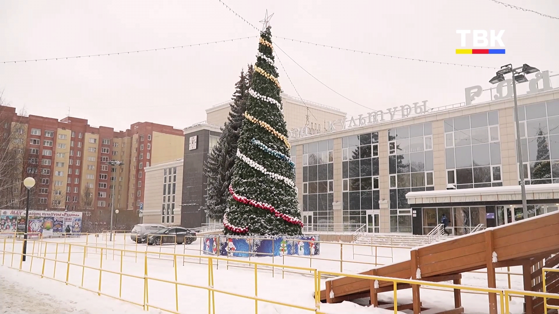 Новогодняя сказка близко: на площади Горького установят новую 14-метровую ёлку