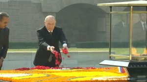 Путин возложил венок к мемориалу Махатмы Ганди в Нью-Дели