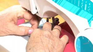 Люди с инвалидностью по слуху в Бийске шьют спальные мешки для фронта (Бийское телевидение)