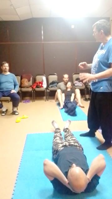 Как делать скрутки позвоночника