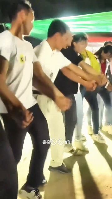 Конкурс танца, под бодрый музон, #юньнанские танцы @666dwy666