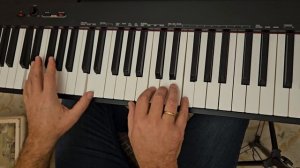 "Как быть", разбор как сыграть аккомпанимент по аккордам на фортепиано 🎹