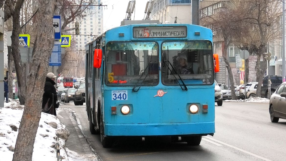 Троллейбус Екатеринбурга ЗиУ-682 (ВМЗ) №340 маршрут 5 на остановке "Карла Маркса" смотреть онлайн