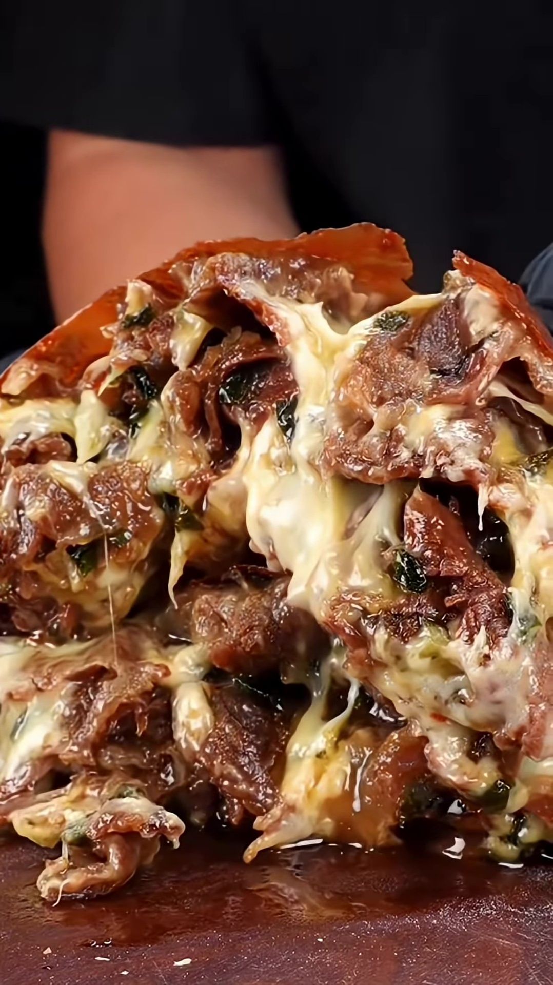 Нужно больше мяса и сыра