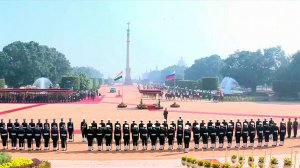 Перед Президентским дворцом в Нью-Дели прошла церемония официальной встречи президента России.