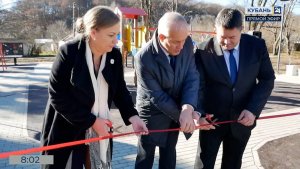 В поселке Перевалка Мостовского района открыли новую детскую площадку