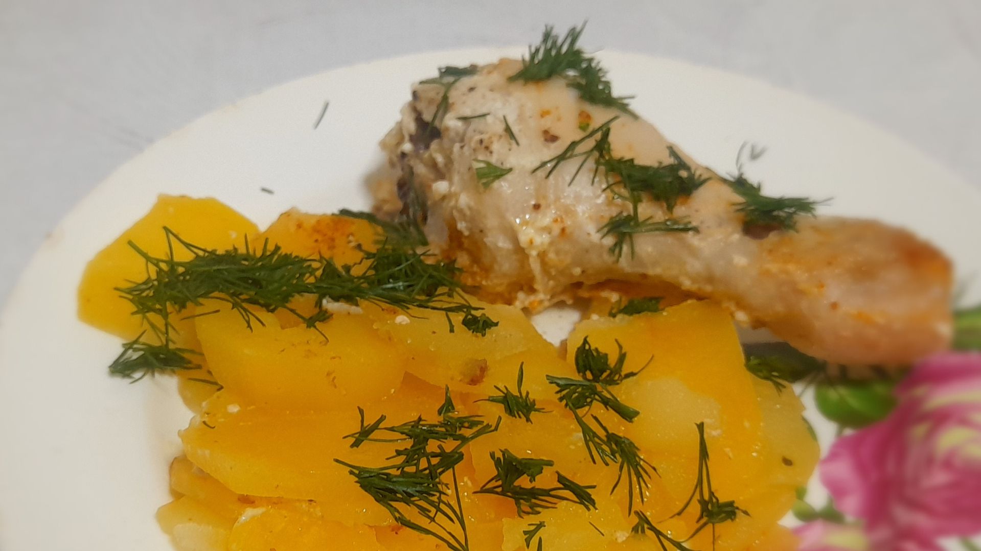 Курица в соусе с картофелем