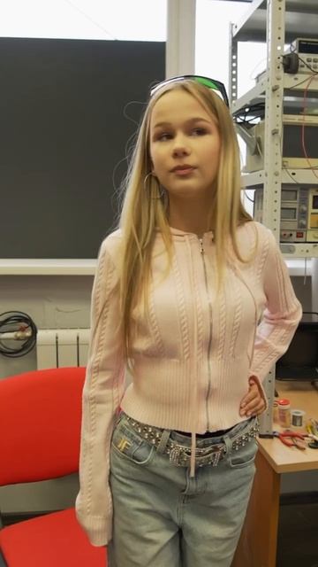 Уже видели, как я заставила поезд левитировать? Смотри в выпуске шоу #навыкатон из МИФИ. смотреть онлайн