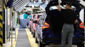 Алиханов объяснил, от чего зависят цены на автомобили в России