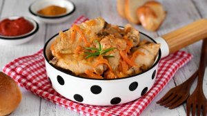 Тушеные куриные крылышки в томатной подливе - просто и вкусно на ужин