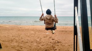 Кучугуры, качели на Азовском море)