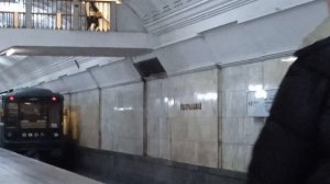 старые номерные и новые поезда Москва 2024 на замоскворецкой линии. Театральная