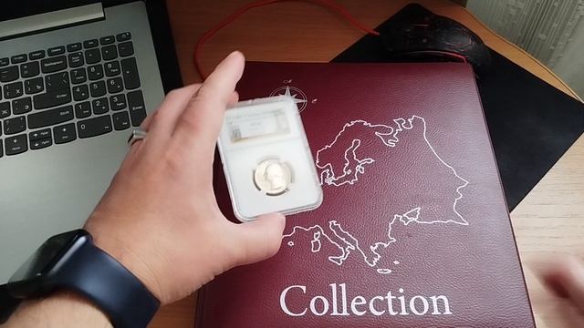 Монета в слабе.