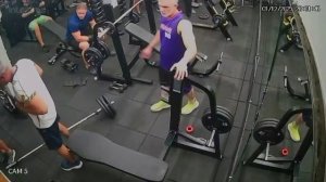 В Бразилии мужик умер прямо в спортзале от удара штанги об грудь