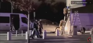 ТЦК_ Рабочего_Сняли с Лестницы!