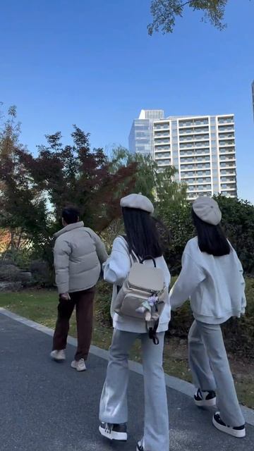 Папа и дочери-близнецы @ty862768