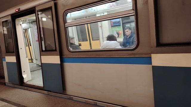 Электропоезд 81-740/741 Русич на станции метро Строгино