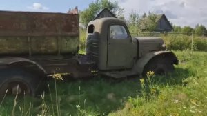 Заброшенная  сельскохозяйственная техника: тракторы и грузовые машины