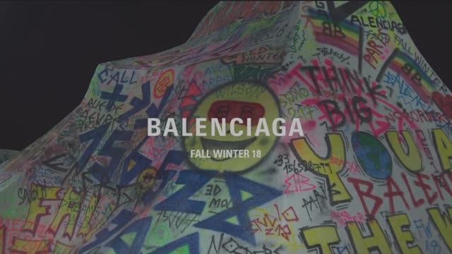 Показ коллекции Balenciaga осень-зима 2018-2019