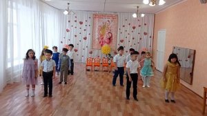Едем-едем в соседнее село. Танец подготовительной группы ко Дню Мамы
