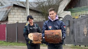 Участники акции «Эстафета тепла» помогают пенсионерам в преддверии зимы в Беларуси