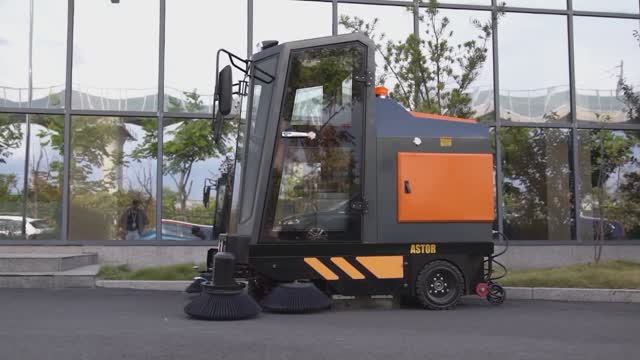 Подметальная вакуумная коммунальная машина ASTOR Z5 Olimp с камерой заднего вида