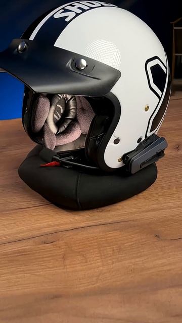 Авторский звук Stage 3 от GPSTRADE в мега-стильном Shoei J.O. с оригинальным козырьком