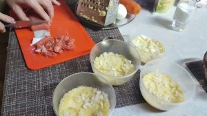 Дневник за 5 декабря: готовим салат, опять снег, навожу порядок в иголках