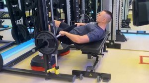 Ягодичный мост в смите со степа