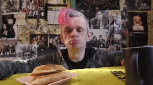 мукбанг чебуреки и сок мультифрукт